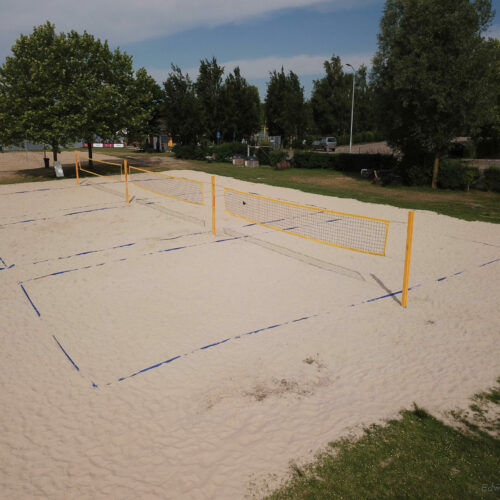 Strandvolleybal set compleet geleverd met palen, net en belijning.